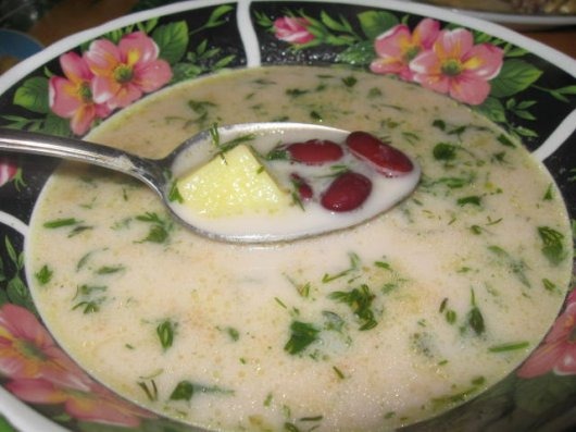Фасолевий суп із сиром