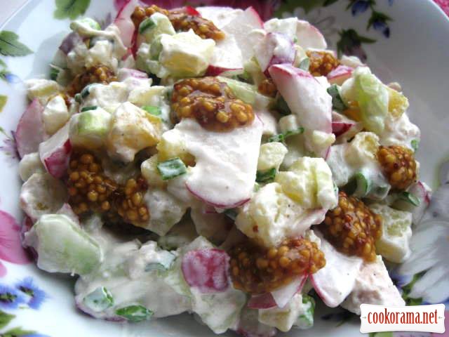 Salad with potatoes, chicken and radish
