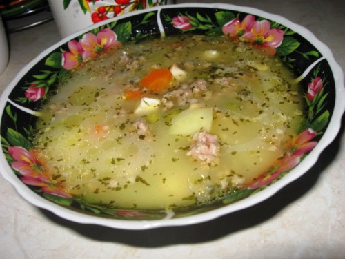 Суп із зеленим горошком, фаршем та ковбасним сиром