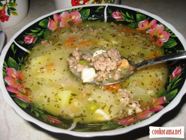 Суп із зеленим горошком, фаршем та ковбасним сиром