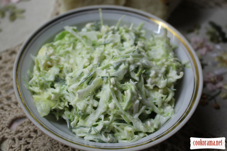 Нежный салат из капусты и плавленых сырков