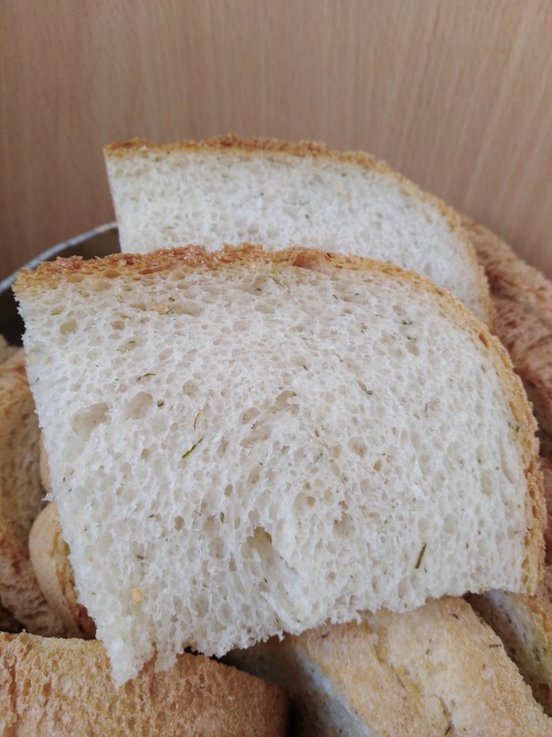 Нутовий хліб із кропом