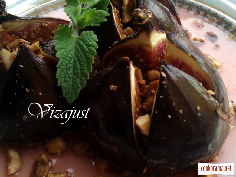 Figs in honey syrup