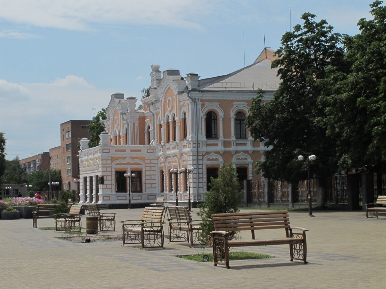 Театральна площа в місті Прилуки