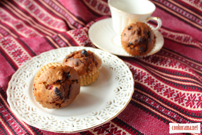 Muffins with cranberries and oranges