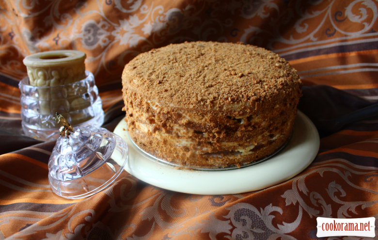 Delicate honey cake with Charlotte cream