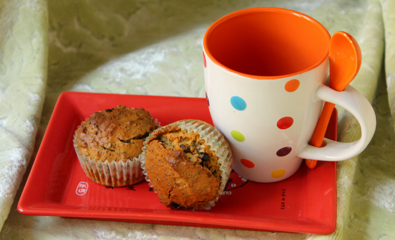 Poppy muffins with dried fruit in honey