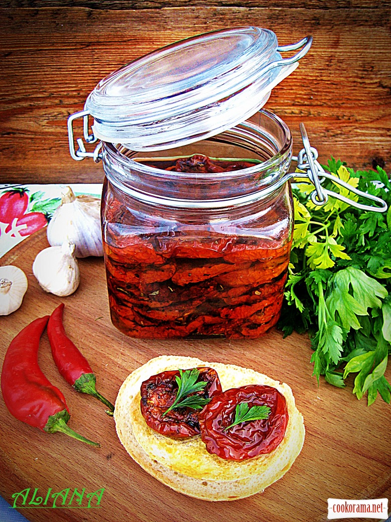 Pomodori secchi sotto olio