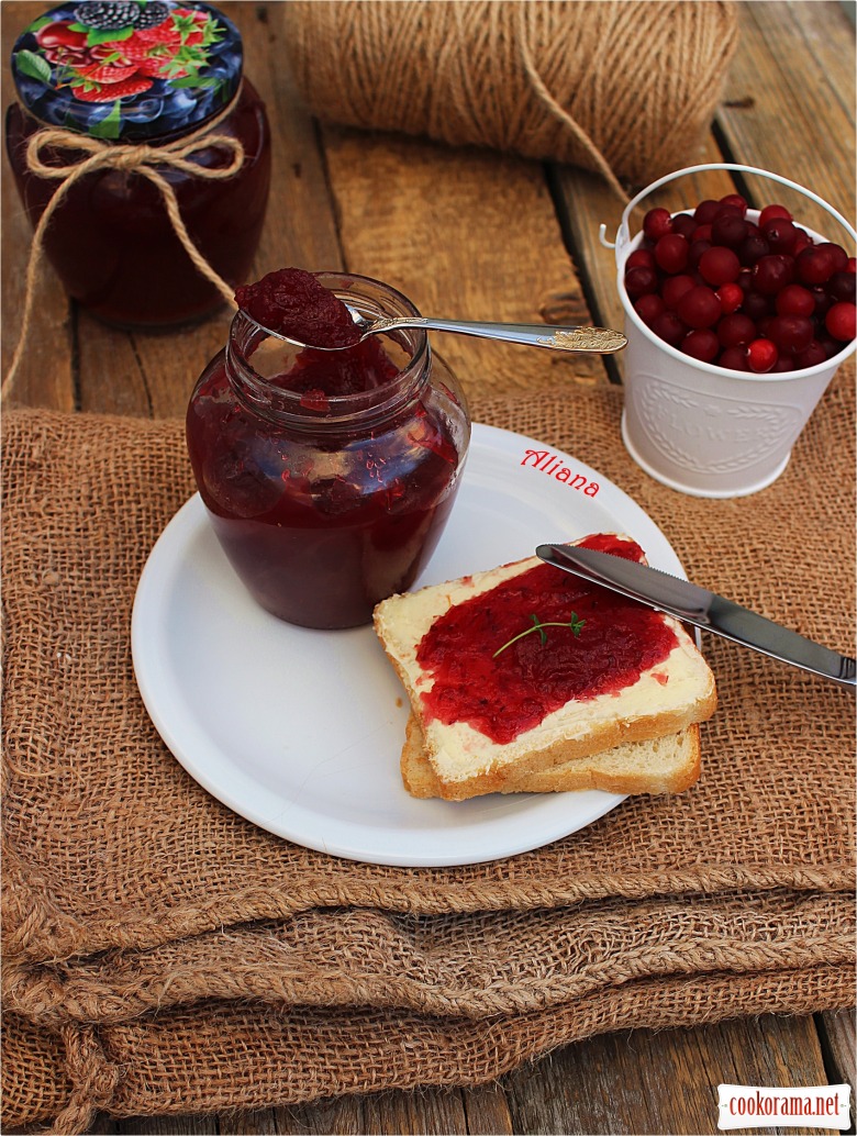 Cranberry-apple jam with orange and thyme