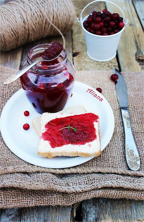 Cranberry-apple jam with orange and thyme