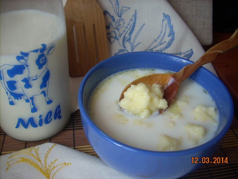 Суп молочний з манними галушками