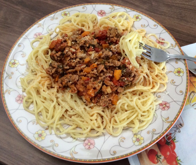 Спагеті з овочевим болоньєзе