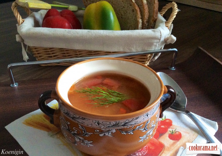 Soup of white beans with tomatoes and red pepper