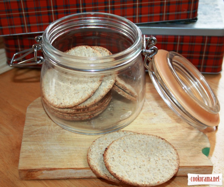 Oatmeal cookies (crackers) with aromatic herbs