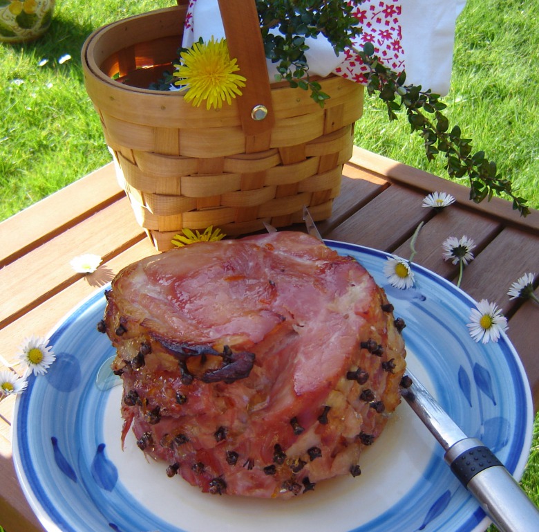 Roasted ham in honey-orange glaze with cloves
