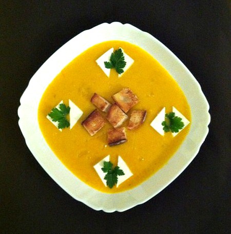 Тыквенная суп-пюре с брынзой и крутоны