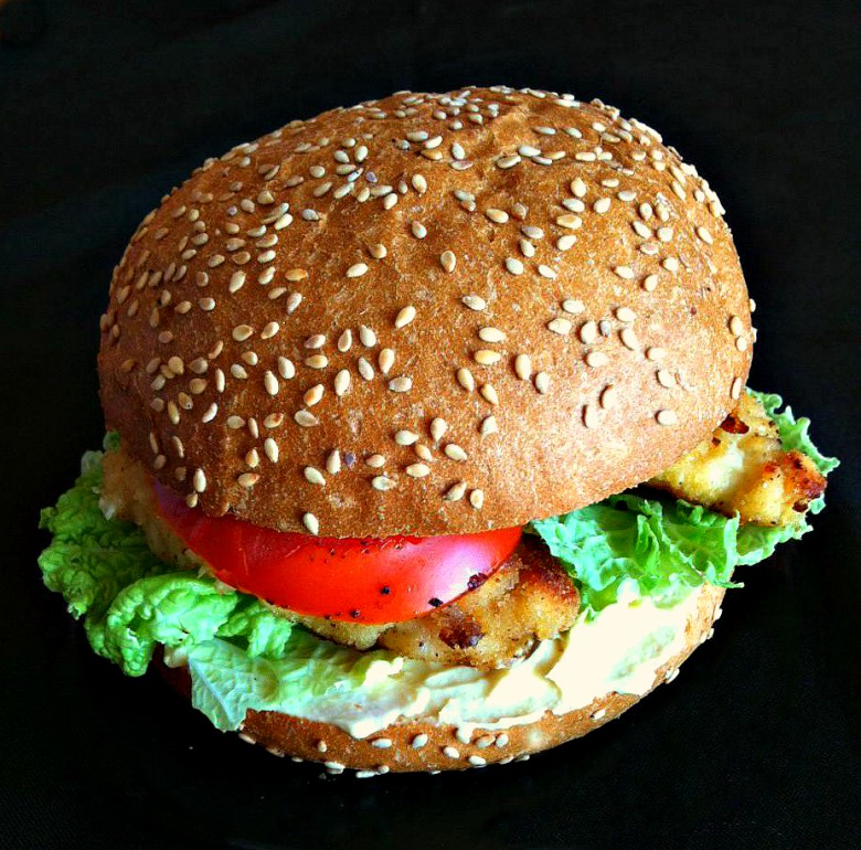 Кронбургер з куркою та сирно-грічичним соусом (до флешмобу вуличної їжі)
