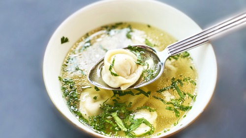 Простий суп з пельменями який з'їдається дочиста завжди