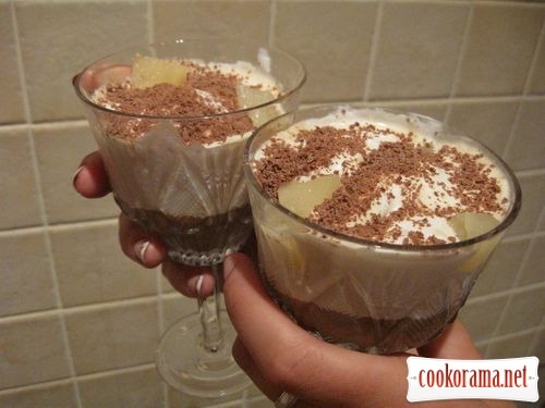 Coffee dessert with pineapple