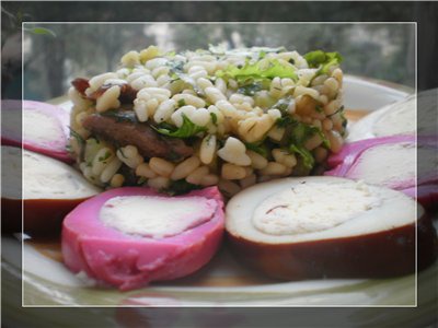 Салат з орзо, свининою і зеленню